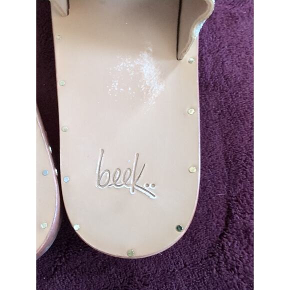 Beek Leather Toe-ring Sandal Gold Women's Size 7 Rare Discontinued - Picture 16 of 16